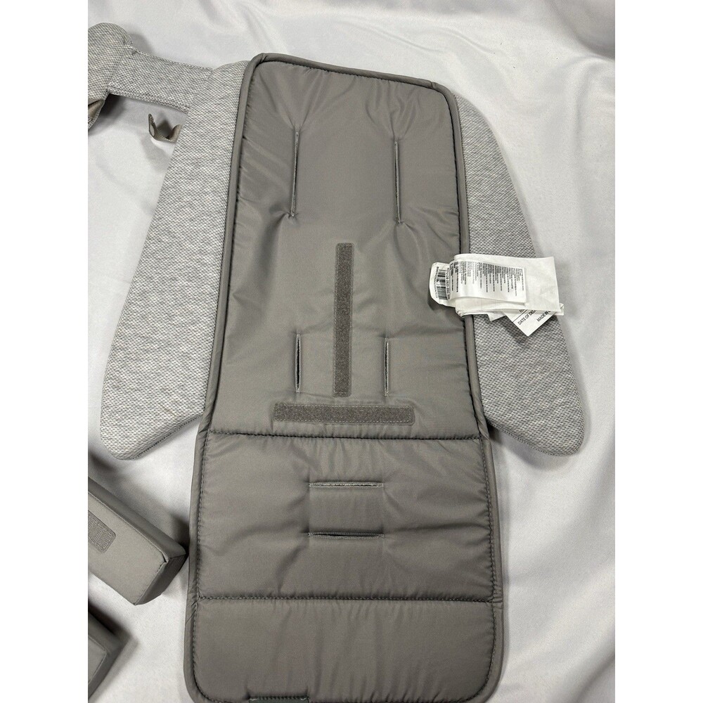 UPPAbaby Infant Snug Seat / Compatible with Vista and Cruz Strollers OPEN BOX - Picture 5 of 11